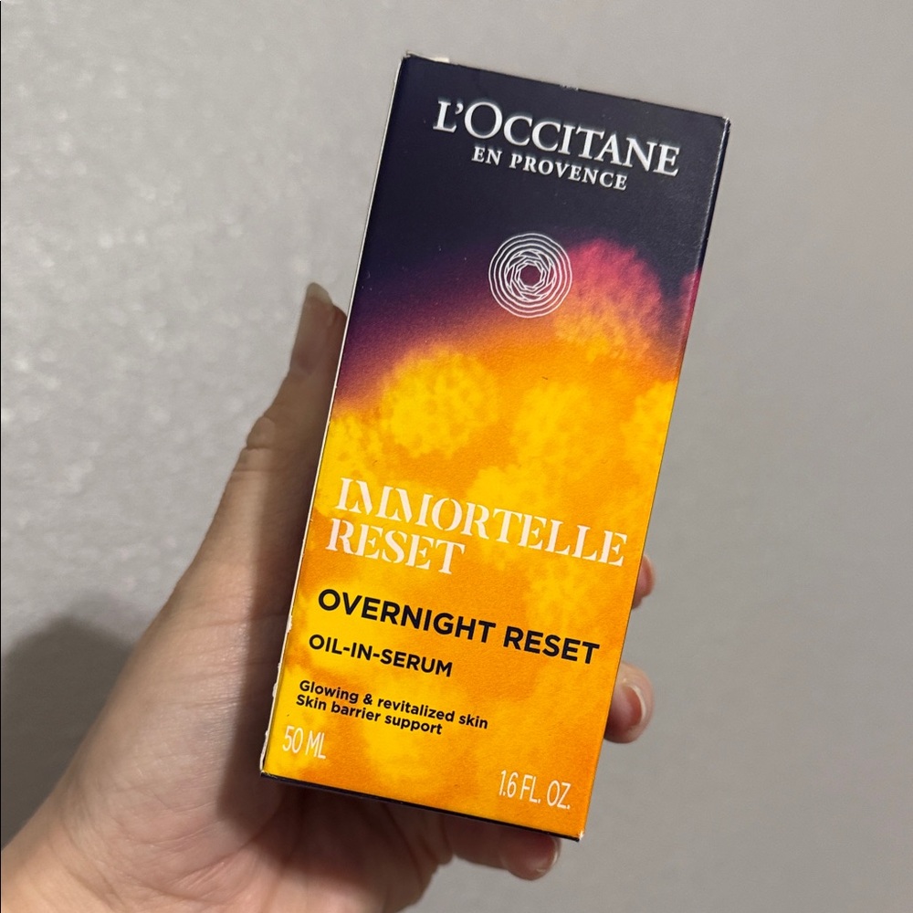 L'OCCITANE Immortelle Reset Oil-in-Serum - Vibrant Orange and Yellow